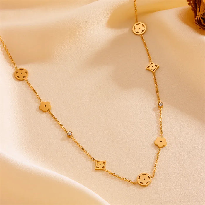 Collier Fleurs et strass