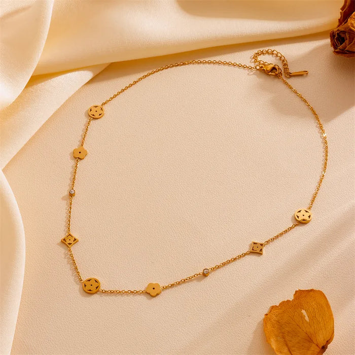 Collier Fleurs et strass